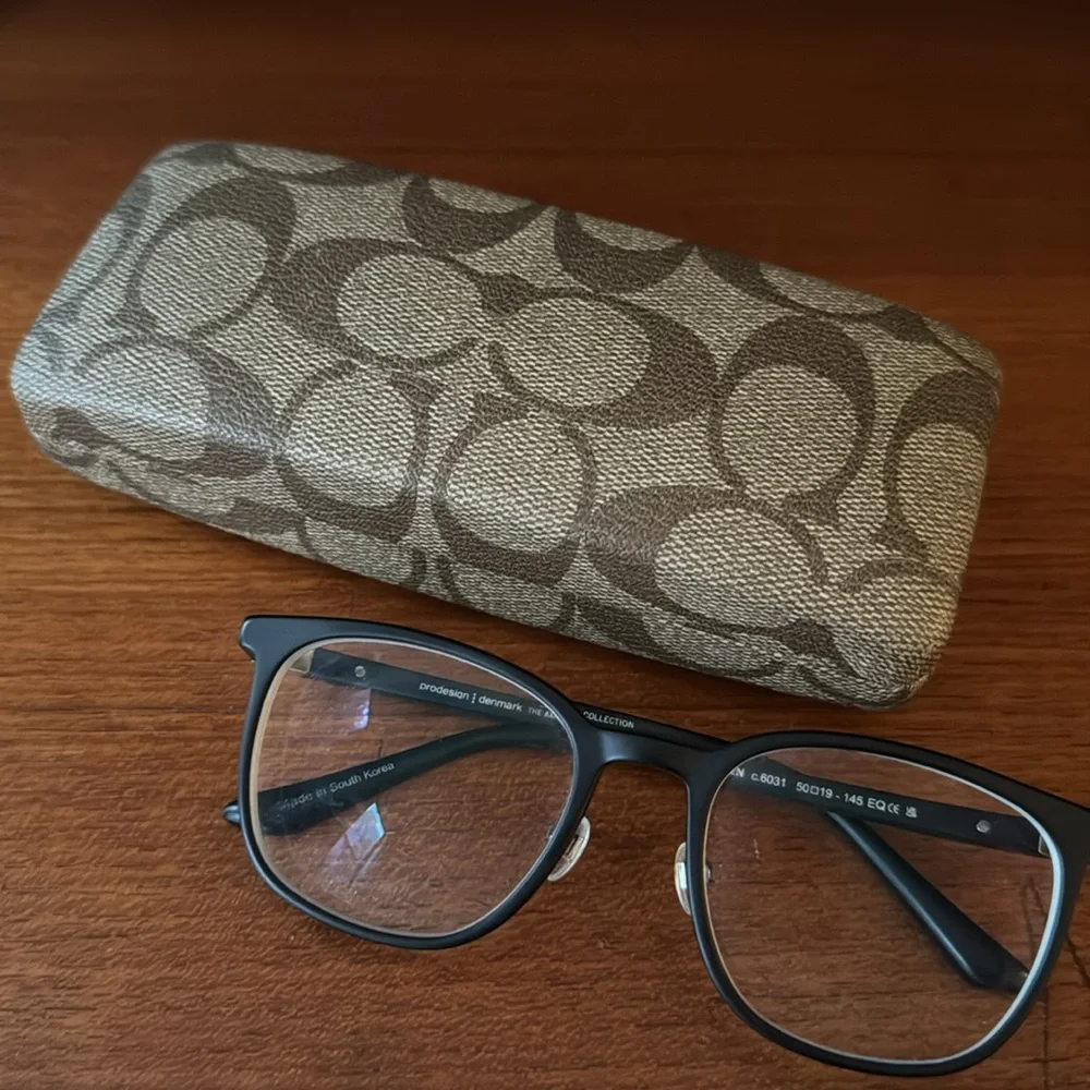 Coach glasses/sunglasses case